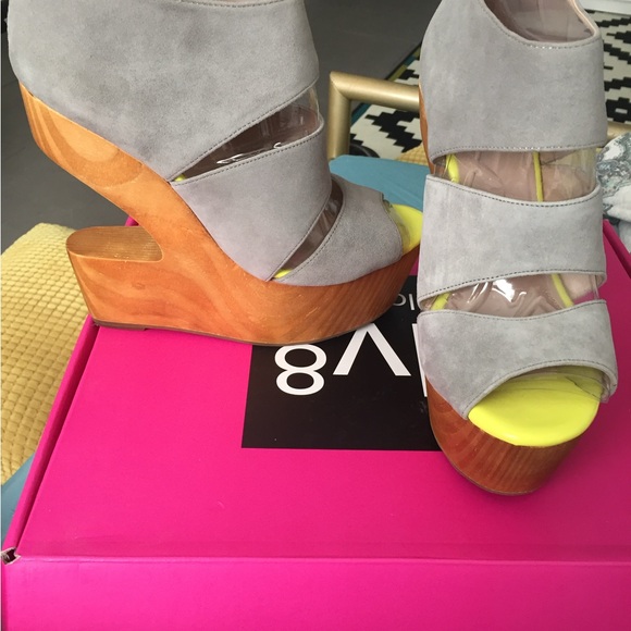 Dolce Vita size 7. Worn once like new. - Picture 3 of 3